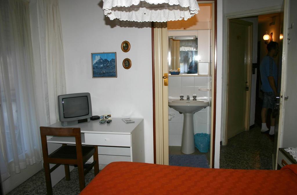 Albergo Martinet Vernante Δωμάτιο φωτογραφία